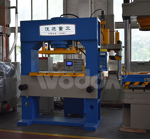 200噸(dūn)龍門液壓機(ji)-框架式龍門(mén)液壓機