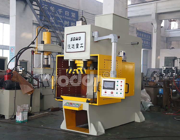 63噸導柱式液壓沖床 63噸導柱式液壓沖床