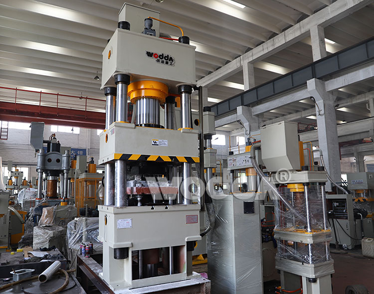 315噸四梁四柱油壓機 315噸四梁四柱油壓機