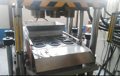 120噸四柱(zhù)四梁粉末伺(si)服成型液壓(yā)機