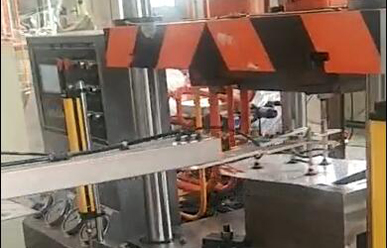 160噸(dun)拉伸機配機(ji)械手