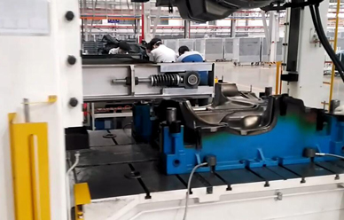 200T框(kuang)架壓汽車(che)内飾