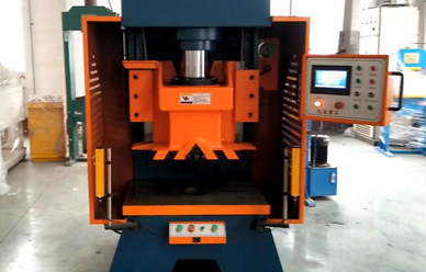 導軌式(shi)液壓沖床(chuáng)視頻