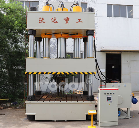 1800噸三(sān)梁四柱液壓機(ji)