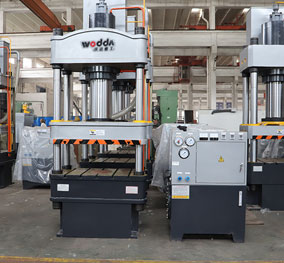 200噸四柱(zhu)液壓機(jī)