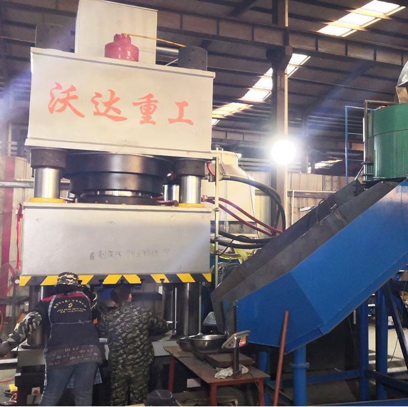 1250T高鐵(tiě)高壓電線墜(zhuì)砣配重塊模(mó)壓液壓機