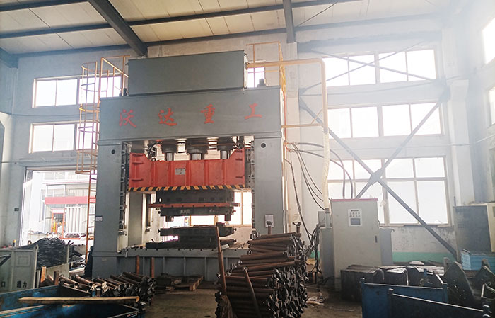 800噸框架式(shì)貨車大卡車配件(jiàn)沖壓成型液壓機(jī)