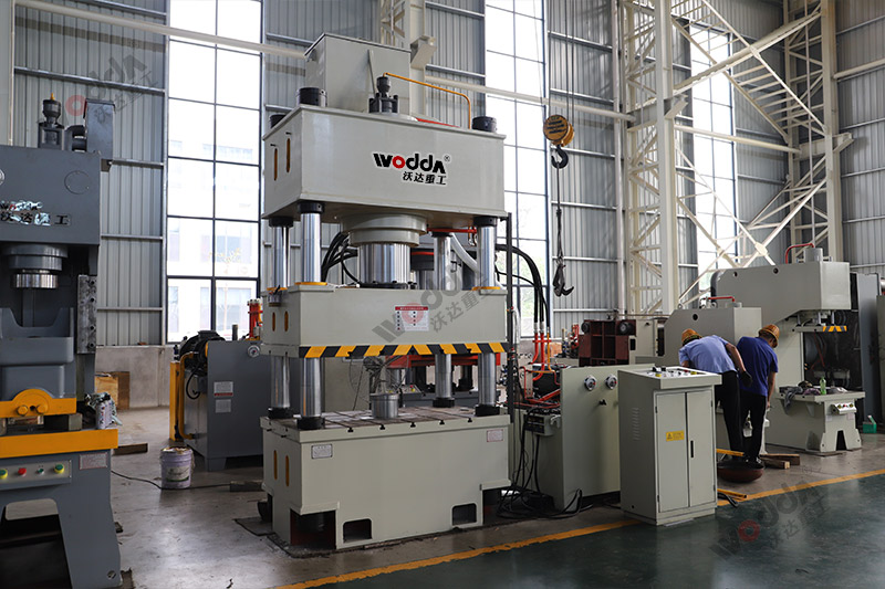 400噸不鏽鋼水箱闆液壓機 400噸不鏽鋼水箱闆液壓機