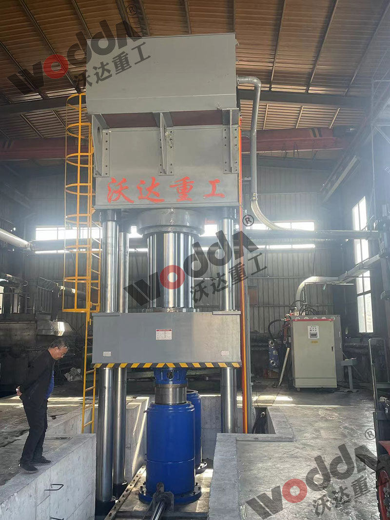 2000噸石墨坩埚液壓機 2000噸石墨坩埚液壓機