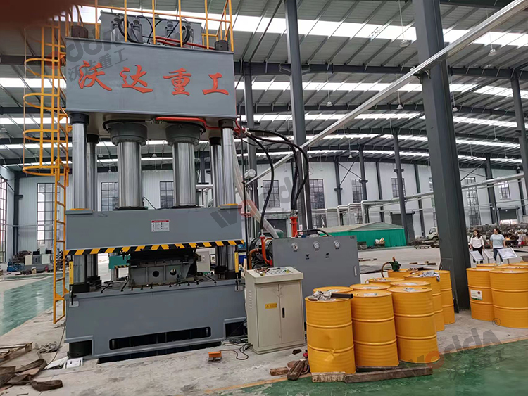 800噸四柱液壓機客戶現場圖