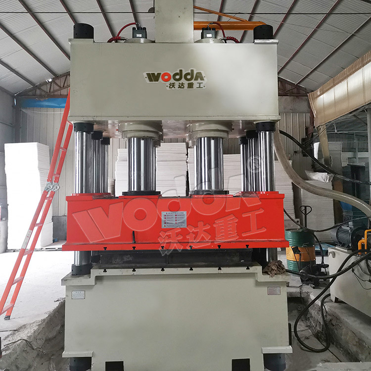 1000噸液壓機 1000噸液壓機