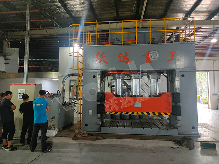 1000噸框架式薄闆拉伸液壓機客戶現場.jpg 1000噸框架式薄闆拉伸液壓機客戶現場.jpg