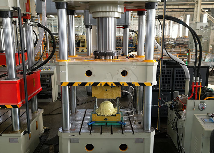 合模進行模壓 合模進行模壓