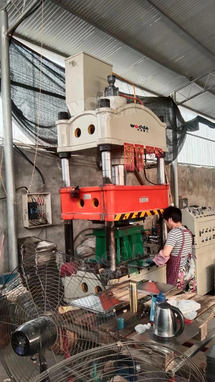 200噸四柱液壓機拉伸不鏽鋼濾網成型 200噸四柱液壓機拉伸不鏽鋼濾網成型