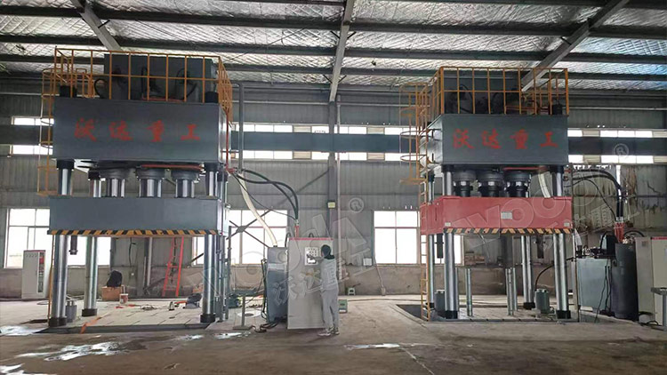 1500噸汽車導流罩成型液壓機安裝調試 1500噸汽車導流罩成型液壓機安裝調試