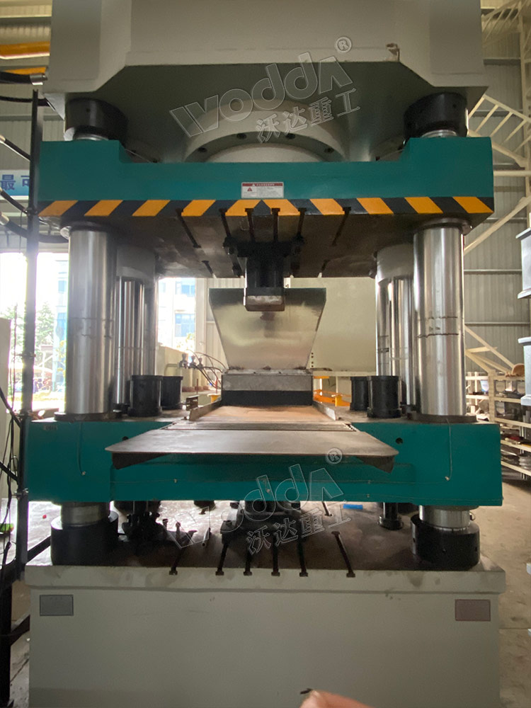 800噸鹽磚機一模出一塊20kg鹽磚