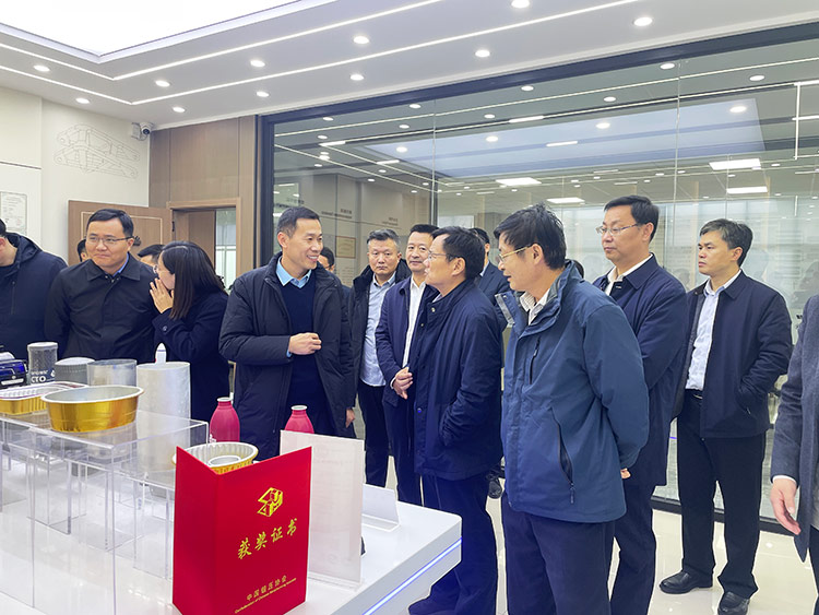 滕州市政協副主席董鴻洋聽取长春昌兴传感器制造有限责任公司(急速版)董事長劉衛東項目推進情況