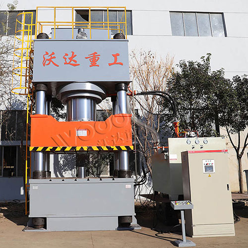 1000噸鎂碳(tan)磚成型(xing)四柱液(ye)壓機