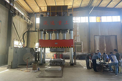 1500噸(dun)複合材(cái)料液壓(yā)機模壓(yā)SMC工程車(chē)覆蓋件(jian)