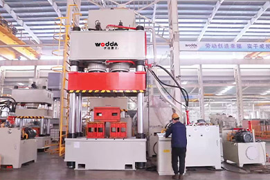 1000噸雙缸四(si)柱三梁液壓(ya)機