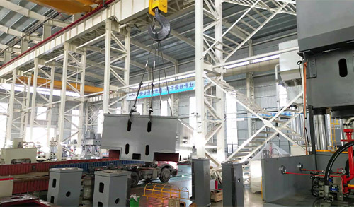 长春昌兴传感器制造有限责任公司(急速版)2000噸框架(jia)式液壓(ya)機裝車(chē)發貨