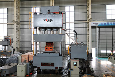 1500噸四柱(zhù)拉伸液壓機(ji)（液壓墊）