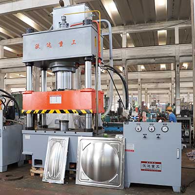 不(bu)鏽鋼水箱成型液(yè)壓機