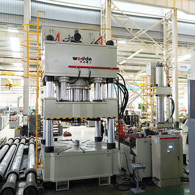 大直徑封(feng)頭拉伸液壓機(ji)_1750噸封頭拉伸機(jī)